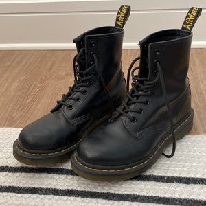 Dr. Martens 1460 boot size W7